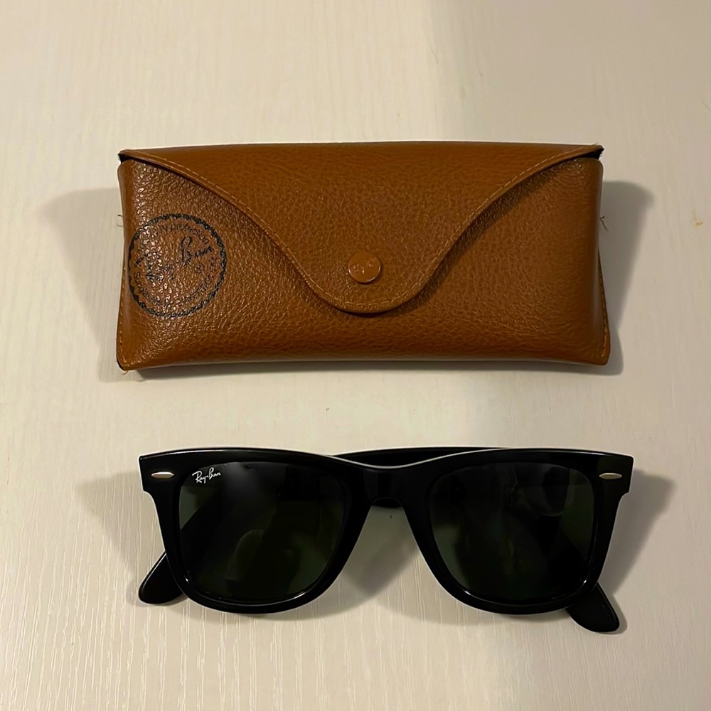 Rayban Classic Wayfarer Sunglasses w/ Case